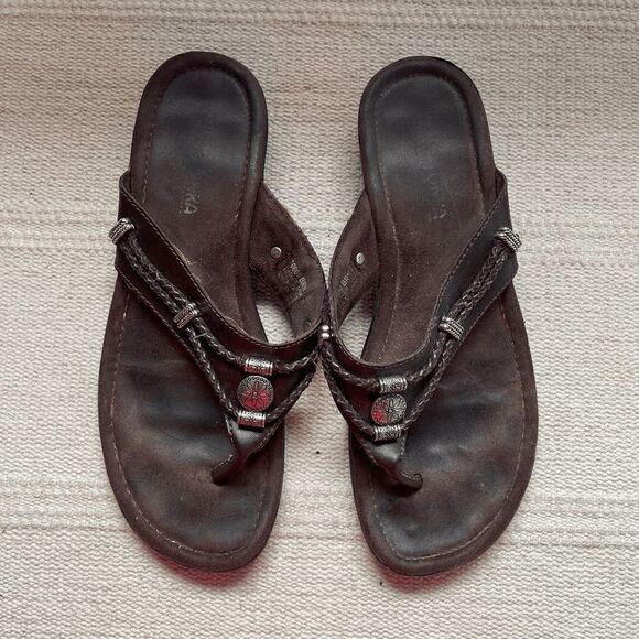 Minnetonka Silverthorne Prism Flip Flops, Brown Leather‎ - Picture 2 of 5